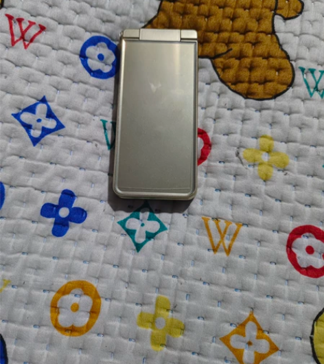 日系翻盖手机夏普601sh，支持内存卡最大...