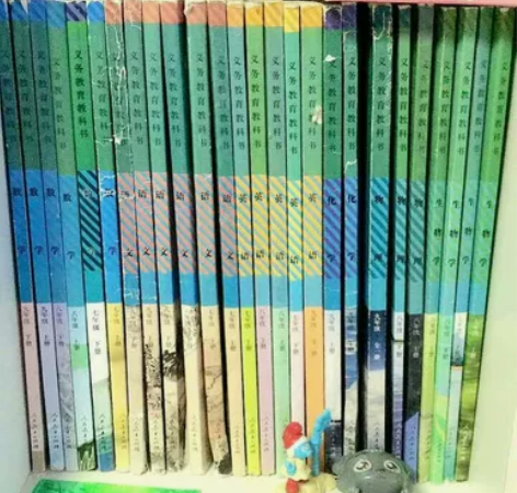 学生闲置人教版初中七八九年级上下册课本全套...