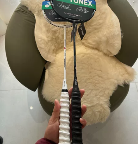 闲置尤尼克斯羽毛球拍,买的300多,几乎没...