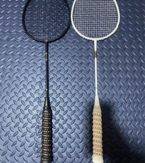 闲置李宁羽毛球拍，由于本人经常在外地，家里...