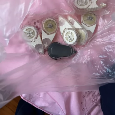 七个修正带 纯白一个米白六个 纯白用了一点...