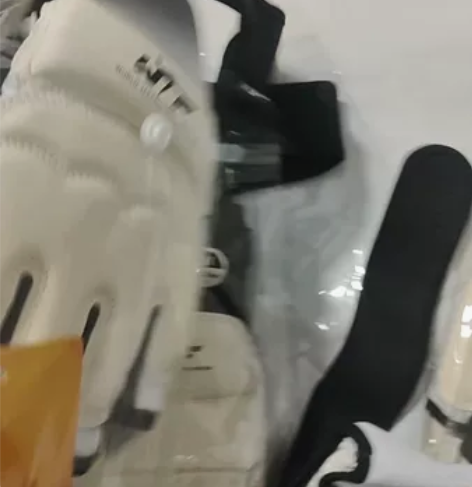 运动护具 跆拳道手套，脚套，一共4对，全新...