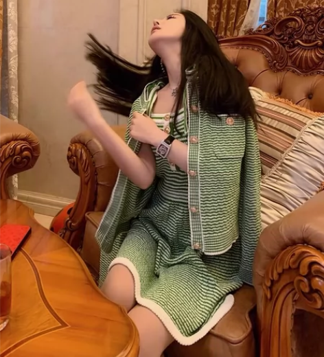 香奈儿条纹针织吊带连衣裙女显瘦甜美减龄A字...