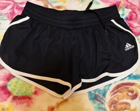 阿迪达斯 女款 运动短裤 速干透气 正品M...