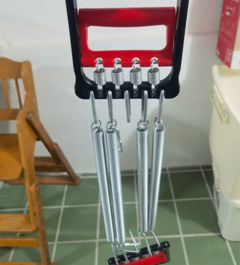 拉力器，男款，女的一般拉不动，中间卸了一条...