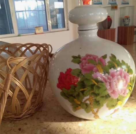 景德镇、瓷瓶。五斤坛、 感兴趣的话点“我想...