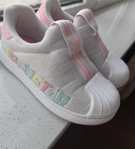 儿童，阿迪三叶草贝壳头运动鞋，26码，实体...