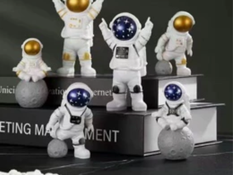 标题:宇航员摆件太空人模型 【因老板破产,...