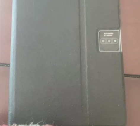 戴睿平板，运行流畅，不卡顿，屏幕轻微划痕，...