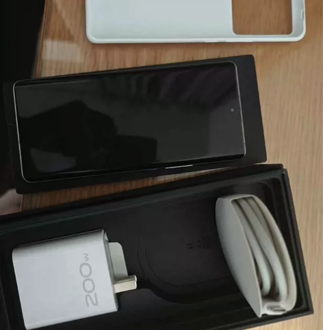 ?iqoo10pro 12+256白色，自...