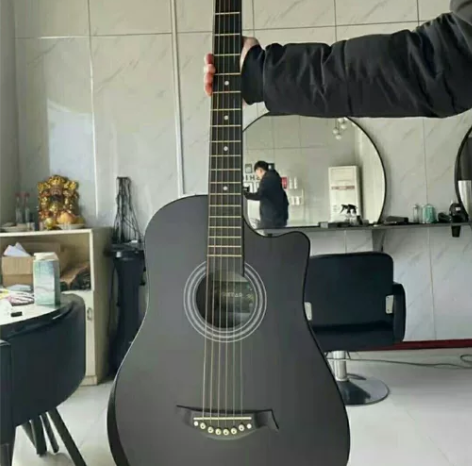 原价1800多买的,。自己很喜欢吉他一时兴...