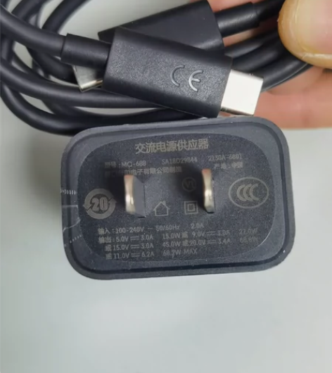 联想拯救者y90  y70原装68W充电器...