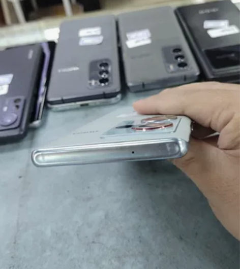 努比亚Z50    8+128 换过外屏，...