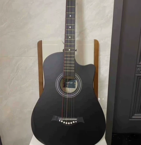 在吉他店买的，原价一千多，当时还报了课，这...
