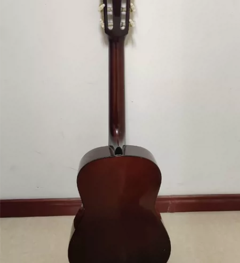 吉他一个便宜可小刀 感兴趣的话点“我想要”...