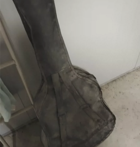 很久没弹了，放家里吃灰，自己换过一根弦，急...