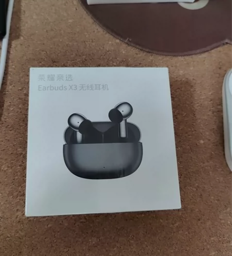 荣耀Earbuds X3样机 感兴趣的话点...