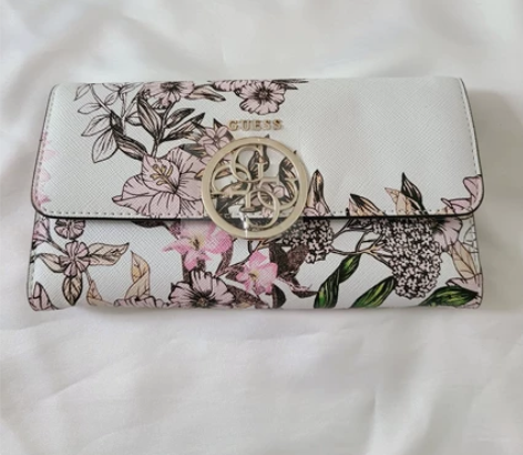 GUESS女式钱包，三亚国际免税店购入，很...