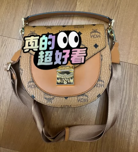 Mc m可斜挎可手拎包 感兴趣的话点“我想...