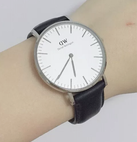 DW丹尼尔惠灵顿手表 黑色表带 新旧如图...