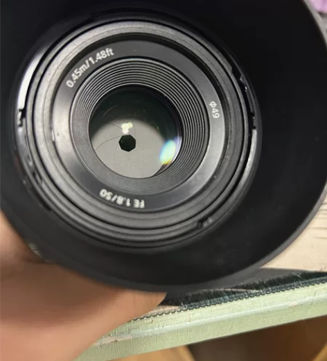 出佳能200D二代买来没用过几次，盒子还在...