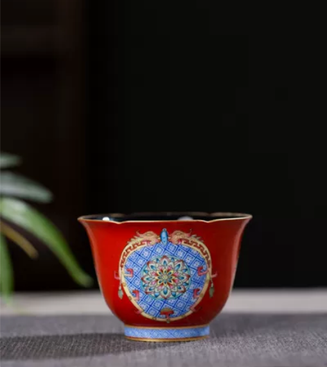 重工手绘珐琅彩宫墙红开窗宝象花主人杯。 具...