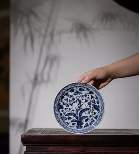 谷仁珍藏 元风格菱口芭蕉纹盘壶丞 非（春风...