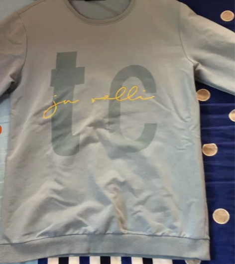 出一件个人T恤，买来没多久，也没怎么穿，浅...