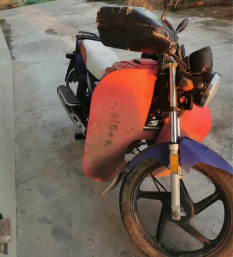 雅马哈摩托车转让，电喷125，放家里没人骑...