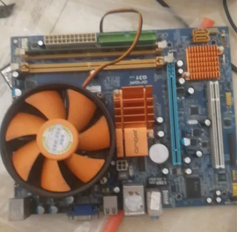 出昂达g31主板带cpu，处理器没看，放家...