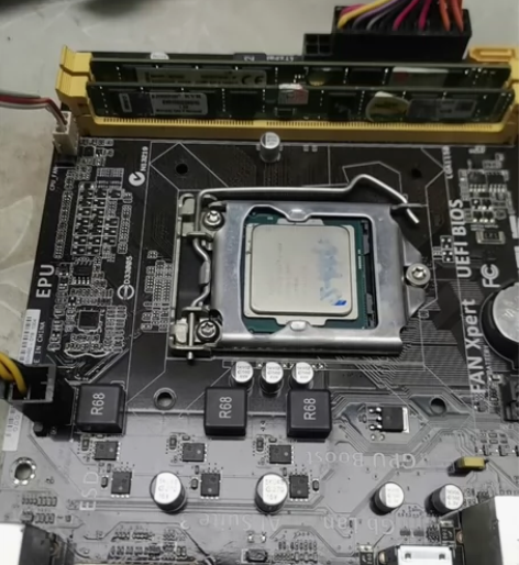 i54460一套，主板加u加两条金士顿16...