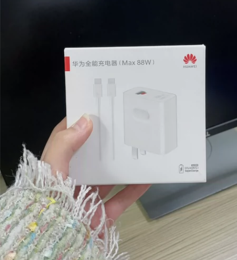【个人闲置】全新华为荣耀原装88w特快充电...