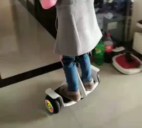 森旅电动平衡车座椅款双轮带扶杆儿童8-12...