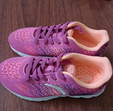 安踏的运动鞋， 30元，34号 感兴趣的话...