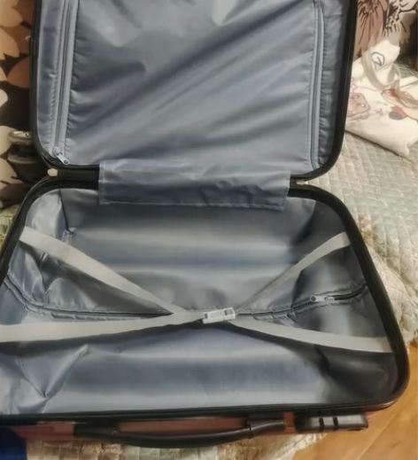 出行李箱一个，本地自提，成色9成 感兴趣的...