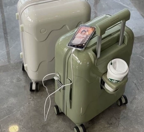 女大学生创业失败 全新品质漫游雪 糕行李箱...