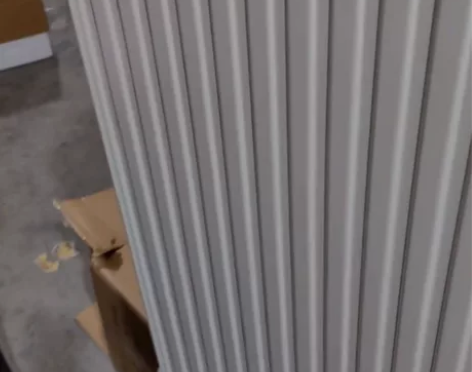 28寸漫游白色5577型号全新微瑕疵一个3...