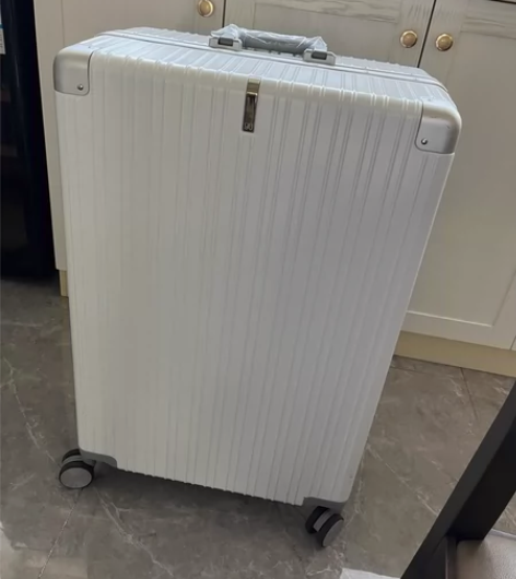 出90分行李箱  28寸 只拉过一次上路 ...