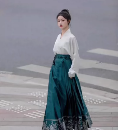 汉服女马面裙织银五五年原创日常细螺纹幻彩螺...