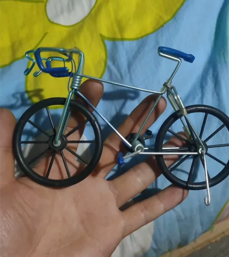 铁丝工艺品,自行车摆件 感兴趣的话点“我想...