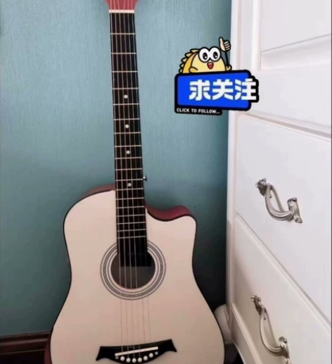 在吉他店买的，原价一千多，当时还报了课，这...