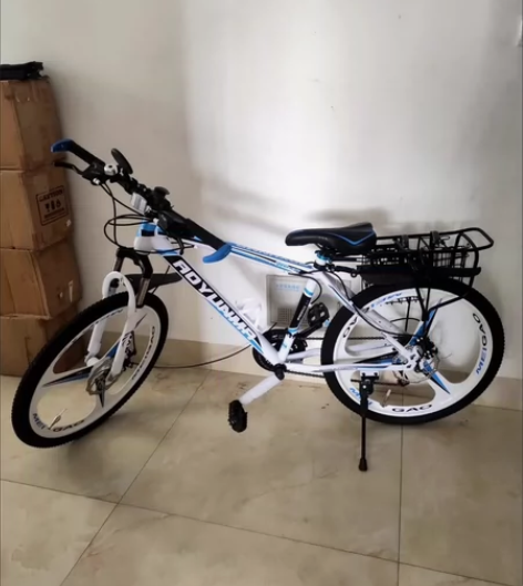 （顶配自行车包邮）车行倒闭处理全新山地车自...