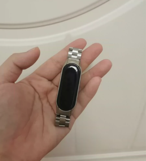 小米5运动手环，送如图表带，表带也是30块...