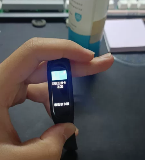 小米手环6nfc，屏幕花屏坏过，去手机店换...
