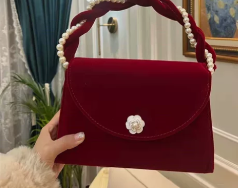 山茶花红色订婚包结婚包丝绒复古女包 感兴趣...