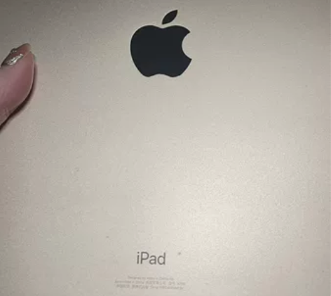 ipad6代128g国行 美女一手无磕碰无...