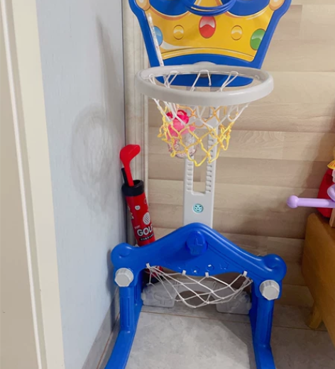 儿童篮球架室内特价出售，带音乐，有篮球足球...