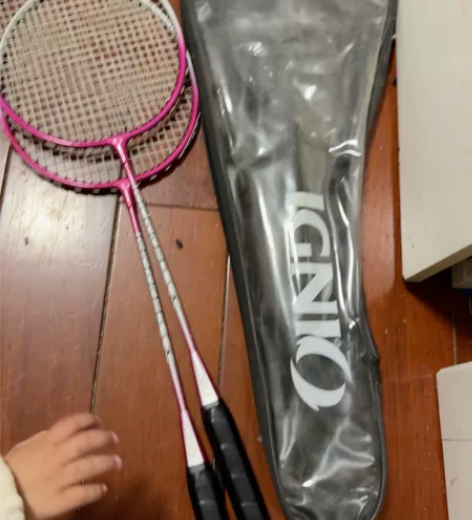羽毛球拍,谁要拿去 感兴趣的话点“我想要”...