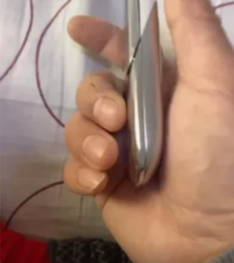 诺基亚8830e钛合金机身上手不留指纹手感...