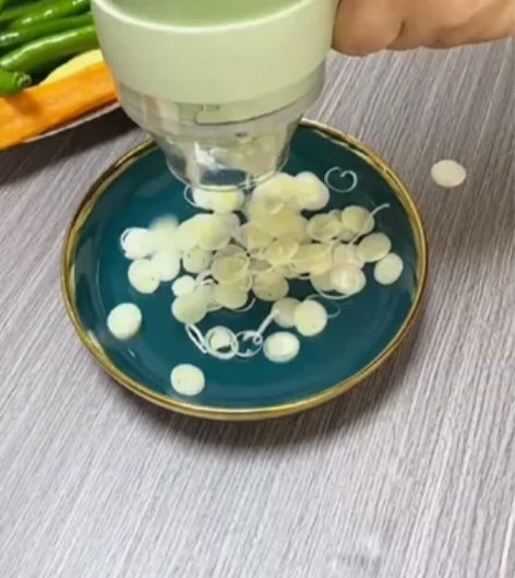 全新，包邮发走：多功能切菜神器蒜泥拉搅打蒜...